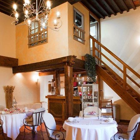 Hotel Les Remparts Мирпоа Екстериор снимка