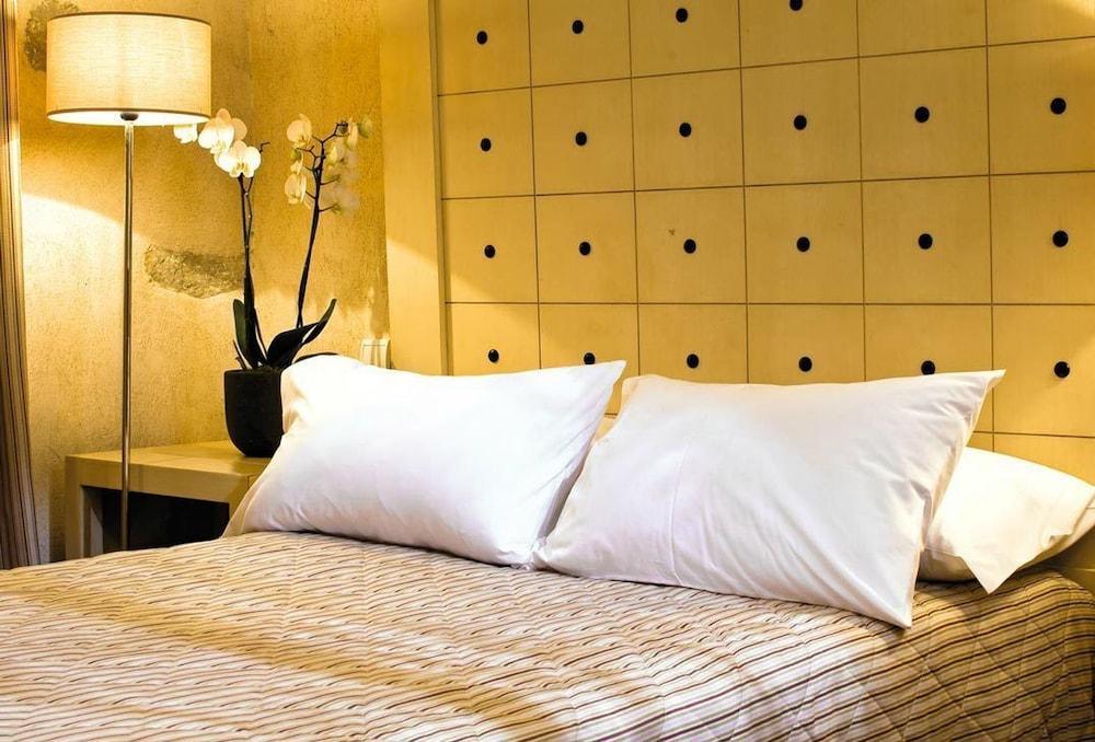Hotel Les Remparts Мирпоа Екстериор снимка