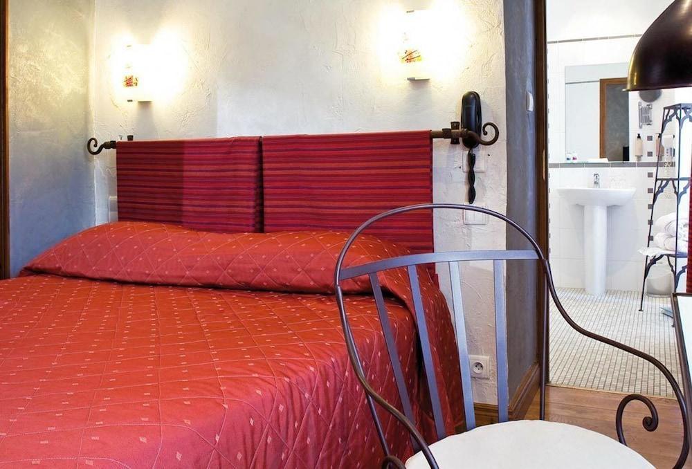 Hotel Les Remparts Мирпоа Екстериор снимка