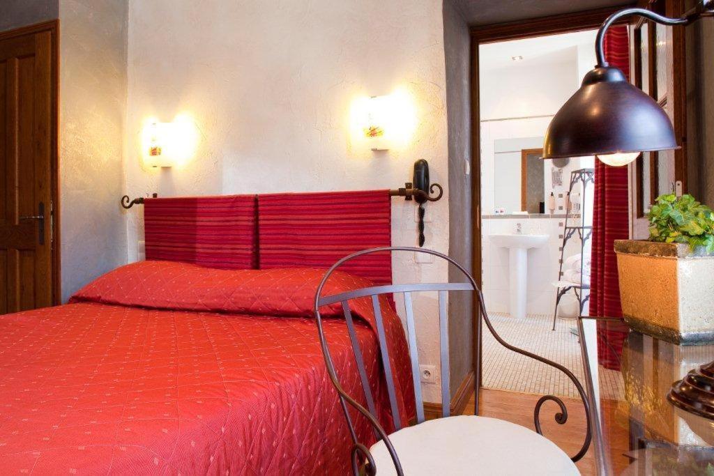 Hotel Les Remparts Мирпоа Стая снимка