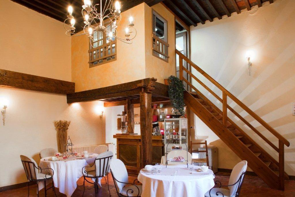 Hotel Les Remparts Мирпоа Екстериор снимка