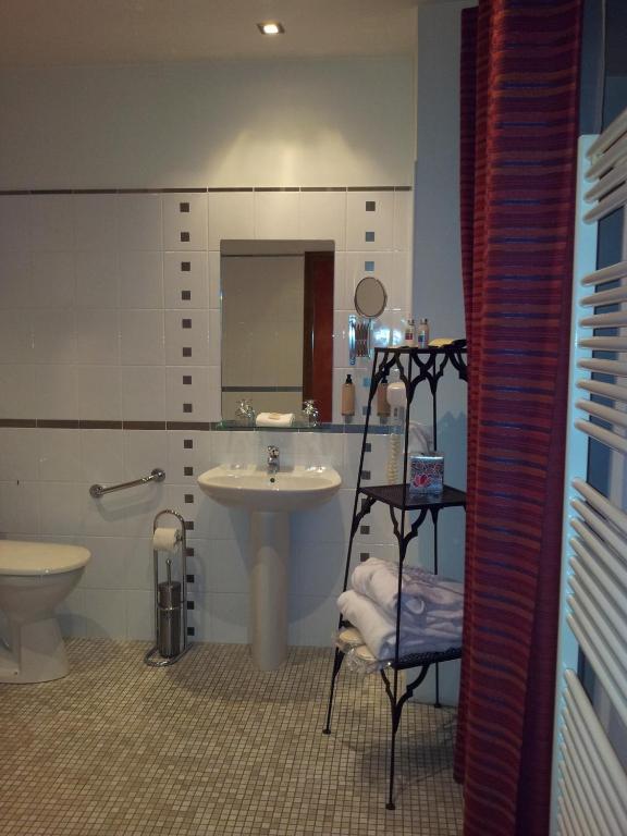 Hotel Les Remparts Мирпоа Екстериор снимка
