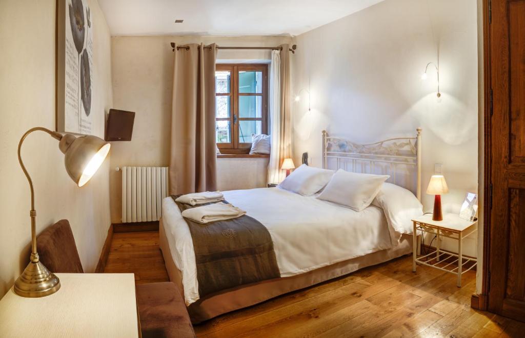 Hotel Les Remparts Мирпоа Стая снимка