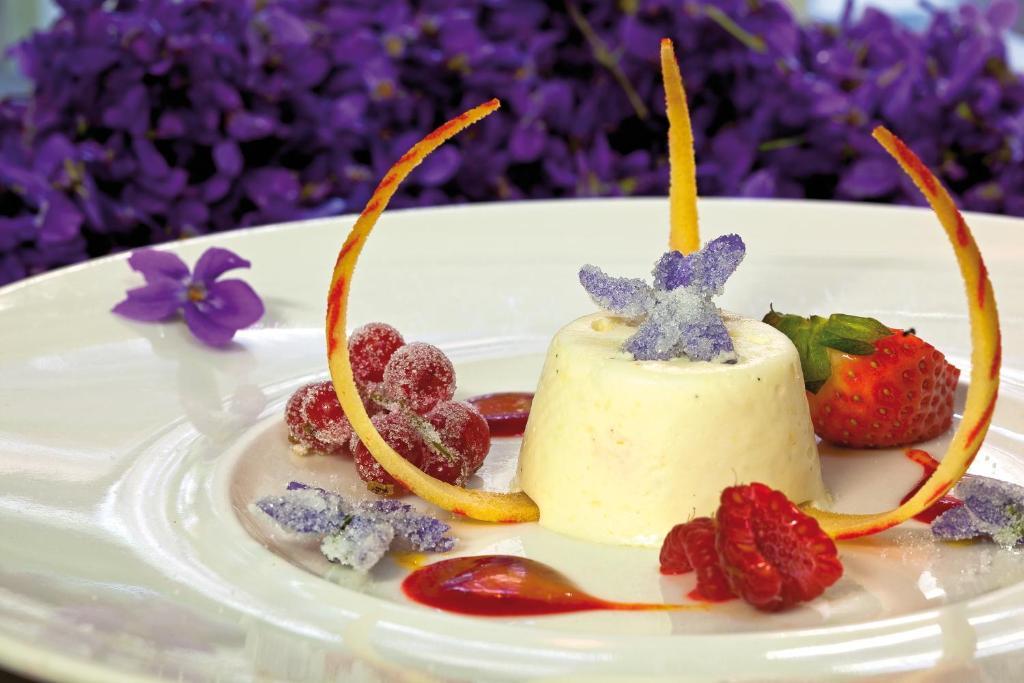 Hotel Les Remparts Мирпоа Екстериор снимка
