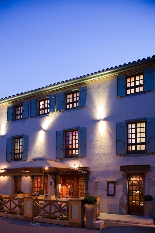Hotel Les Remparts Мирпоа Екстериор снимка