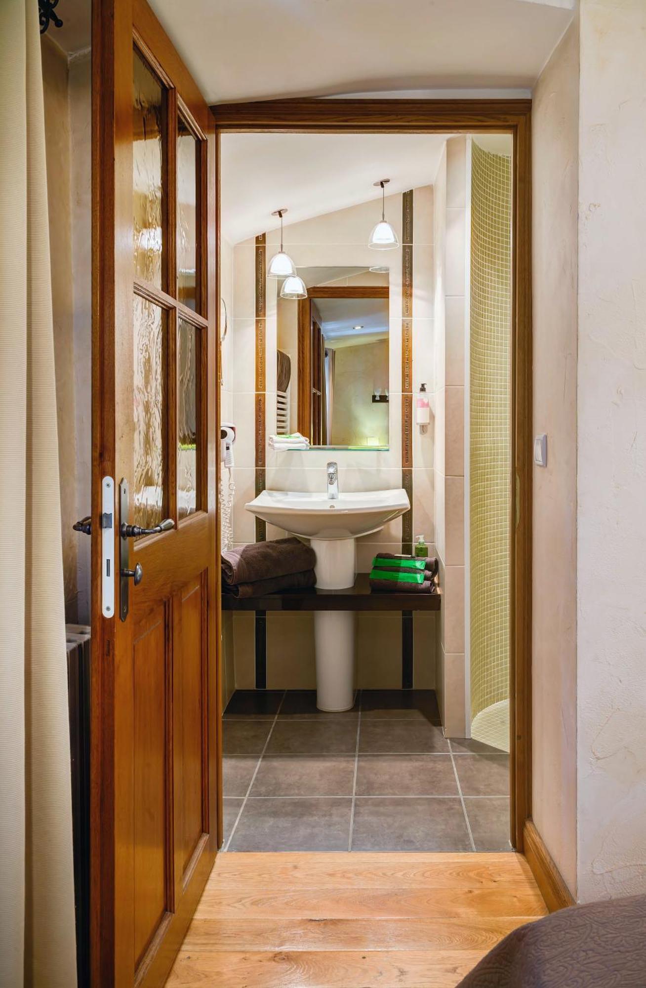 Hotel Les Remparts Мирпоа Екстериор снимка
