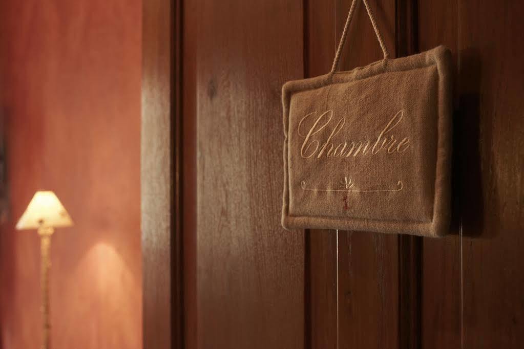 Hotel Les Remparts Мирпоа Екстериор снимка