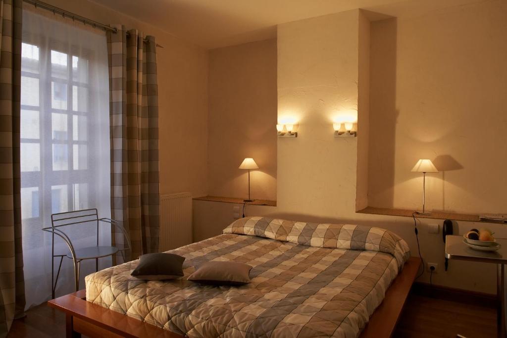 Hotel Les Remparts Мирпоа Екстериор снимка