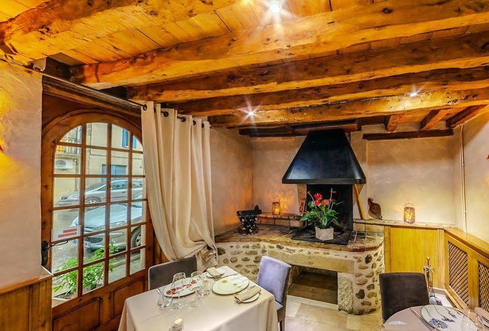 Hotel Les Remparts Мирпоа Екстериор снимка