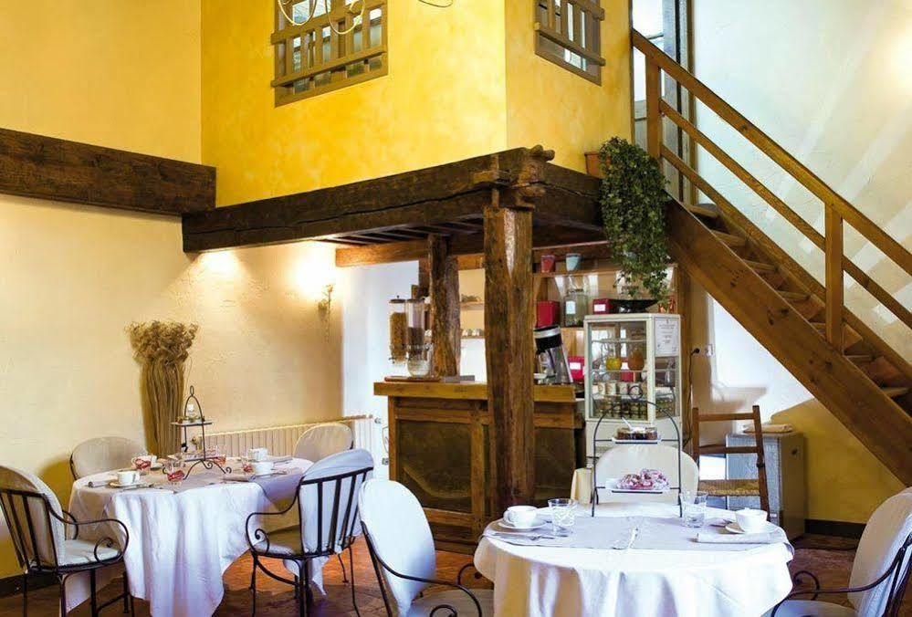 Hotel Les Remparts Мирпоа Екстериор снимка