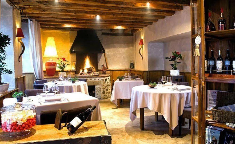 Hotel Les Remparts Мирпоа Екстериор снимка